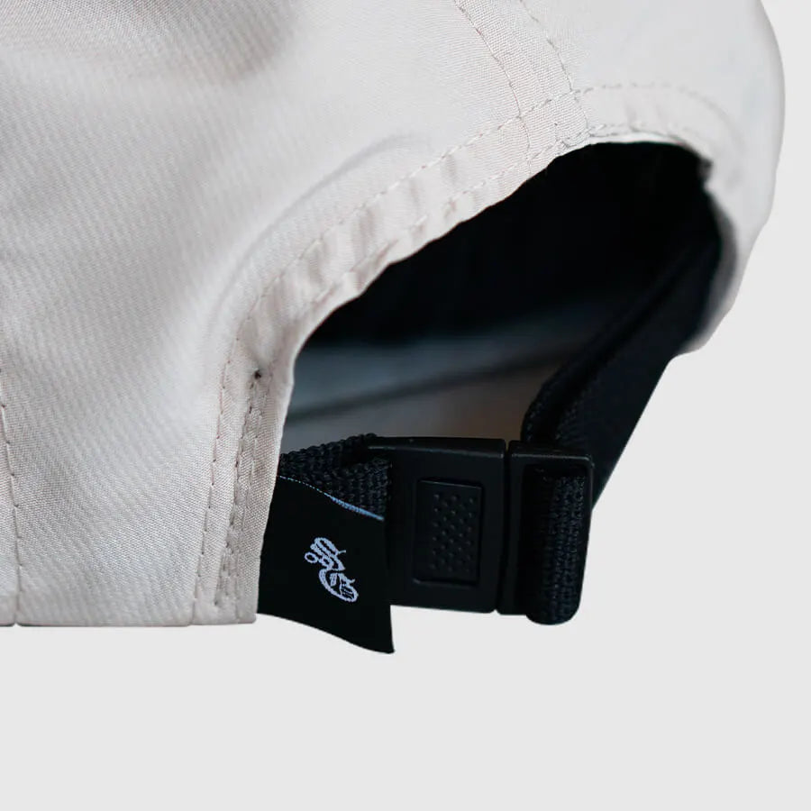 caribefijo_runnerhat_curved_flag_sand